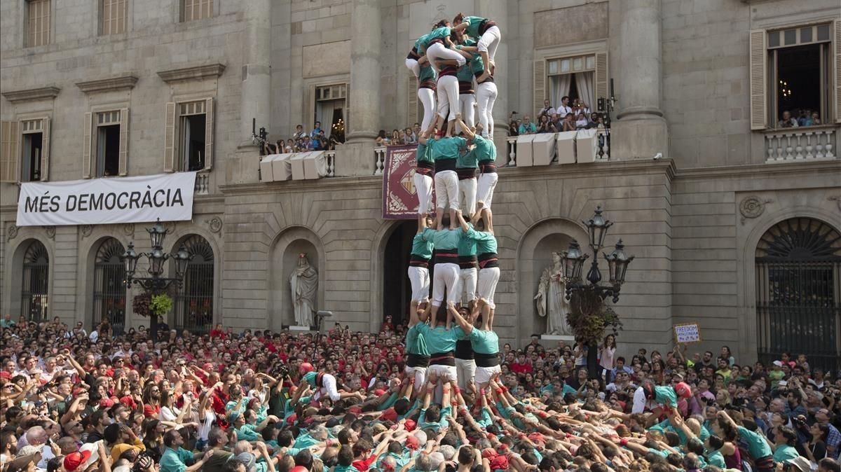 Un momento de la actuación de los Castellers de Vilafranca.