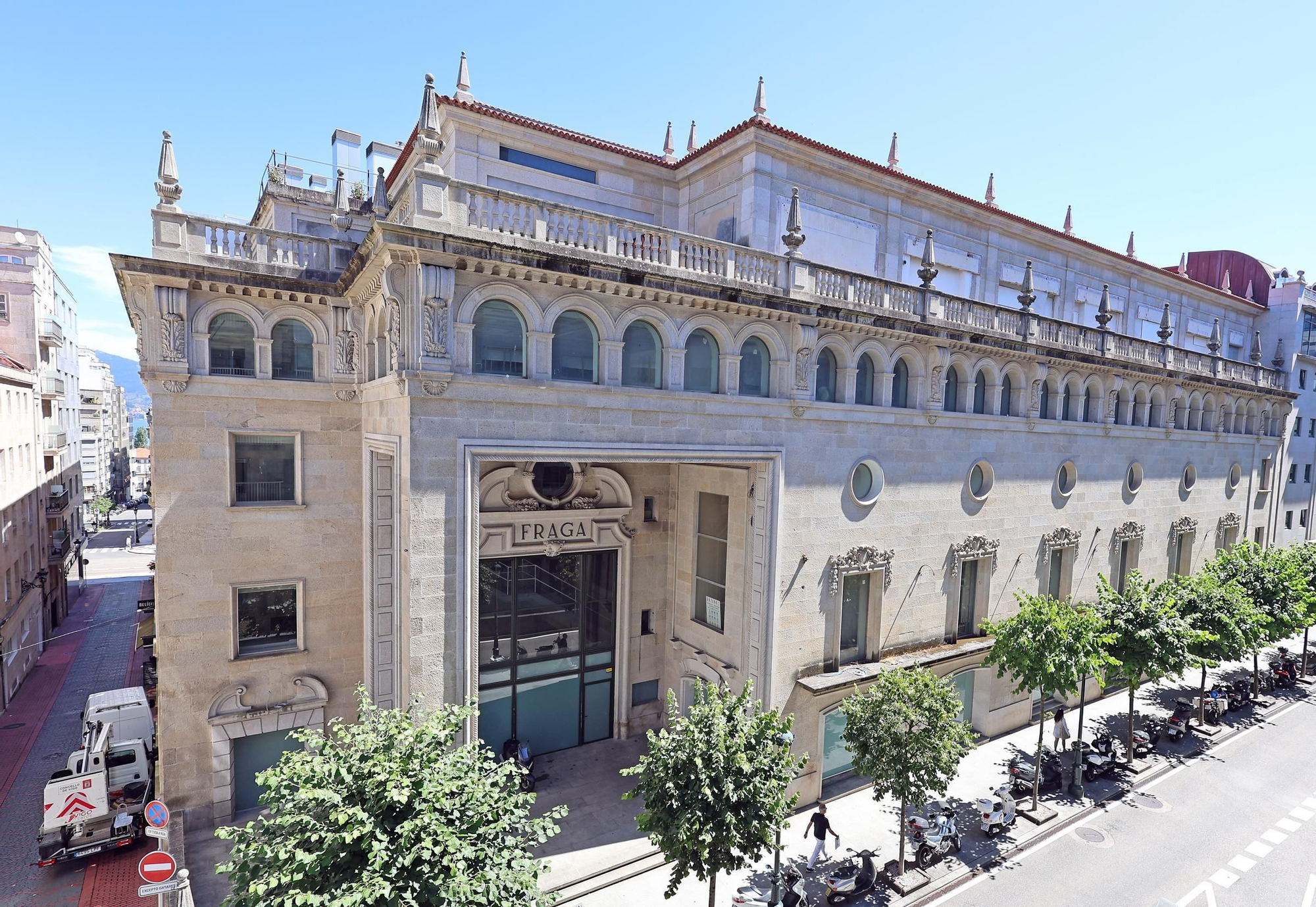 El cine-teatro Fraga lleva más de 20 años esperando por su segunda vida
