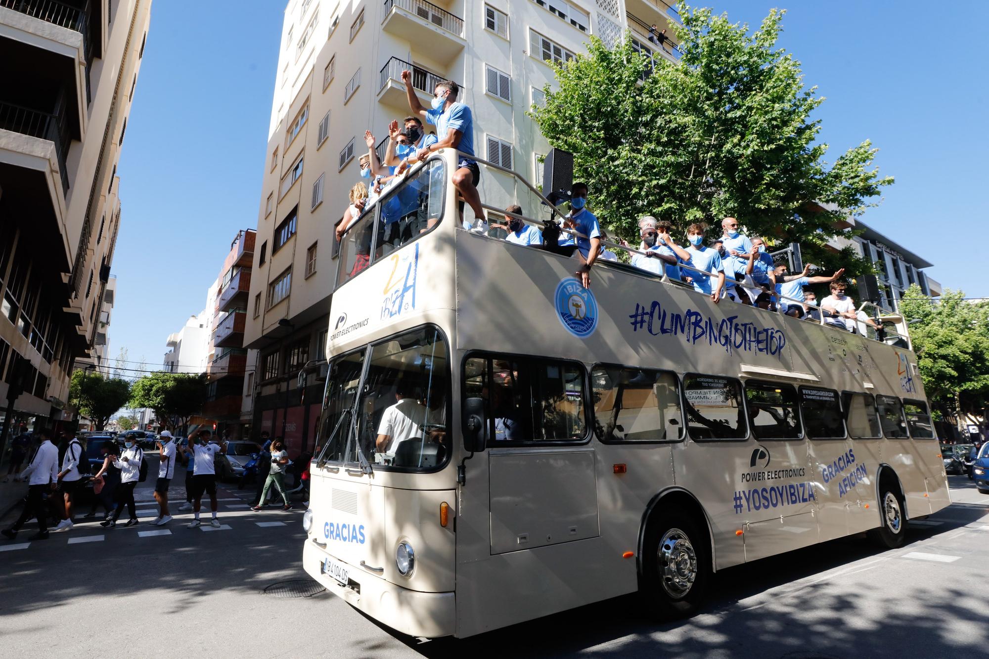 Imágenes de la celebración en casa de la UD Ibiza