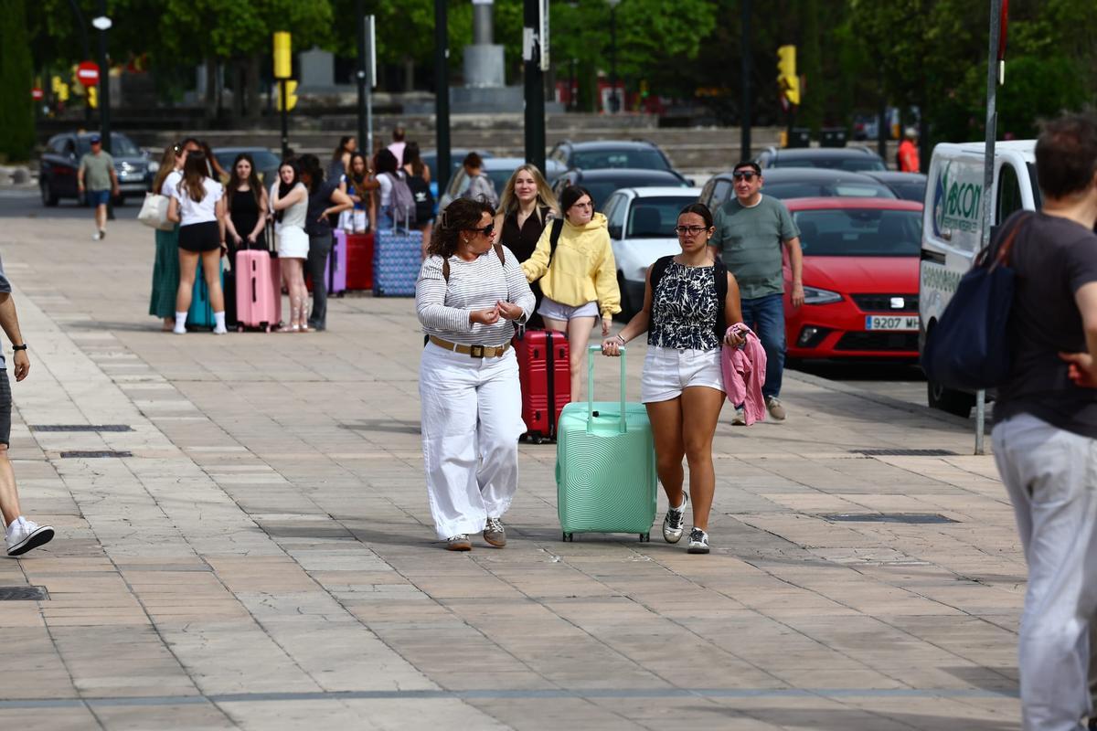 Los alumnos de Zaragoza se marchan a Salou para celebrar el final del curso.
