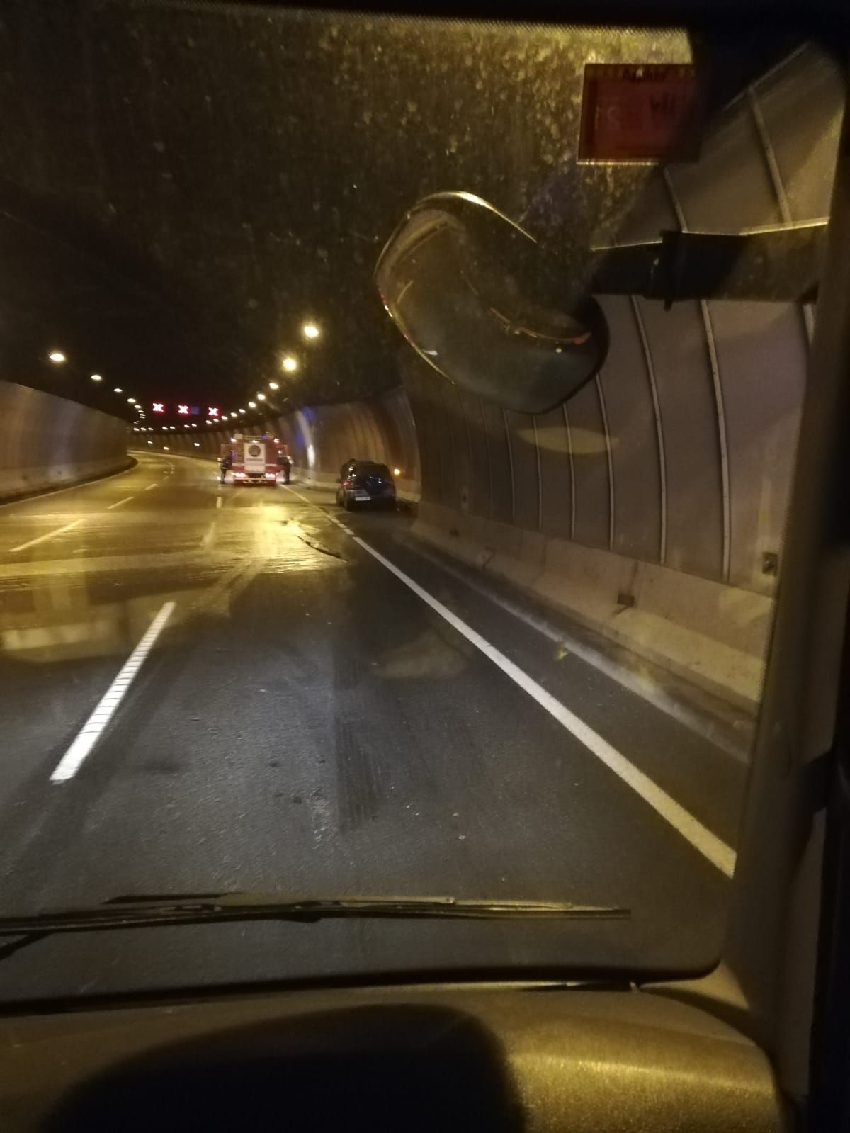 Incendio de un vehículo en el túnel de La Laja (12/2/2021)