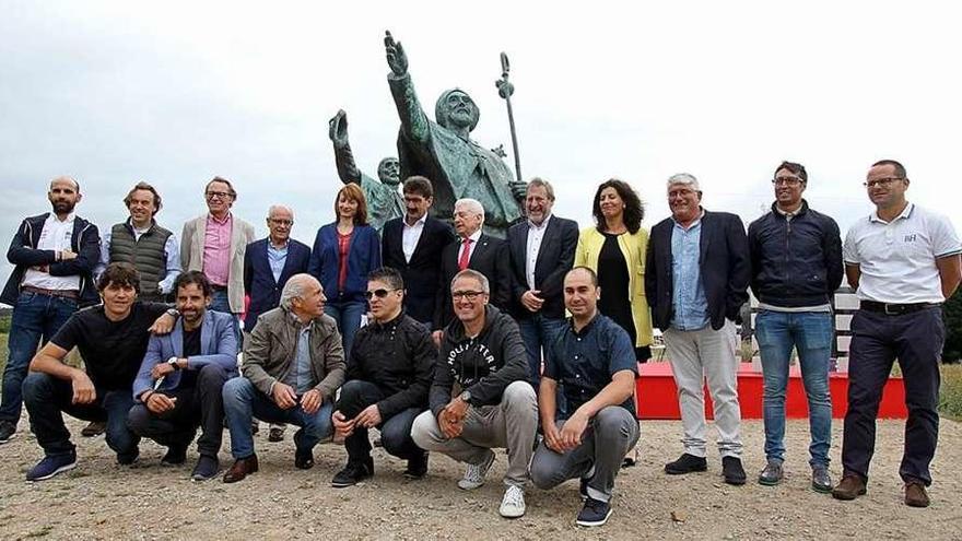 Los asistentes al acto en el Monte do Gozo.