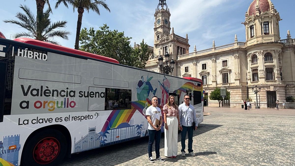 Presentación de uno de los autobuses tuneados