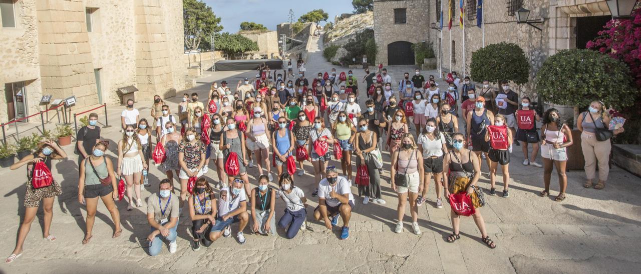Erasmus extranjeros en Alicante visitan el Castillo en una imagen de septiembre