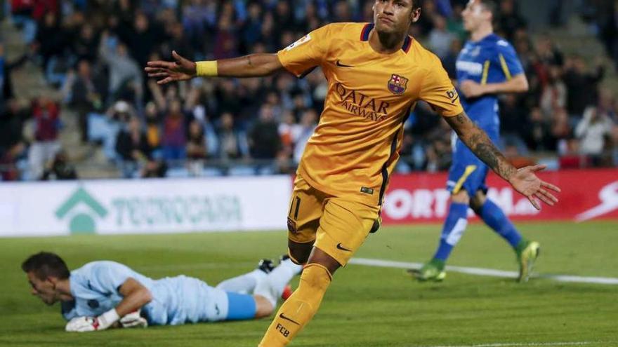 Neymar celebra el segundo gol del Barcelona ante el Getafe. // Efe