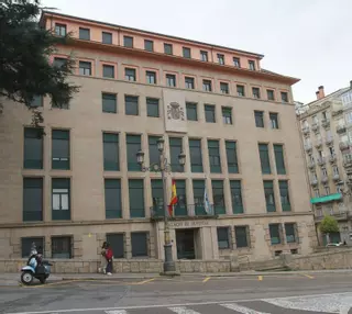 Condenado a 28 años de cárcel por violar a las dos hijas de su pareja en Ourense