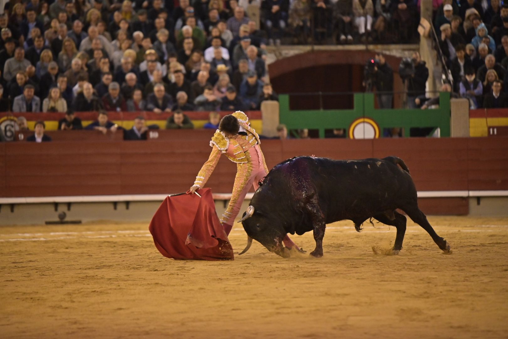 La plaza de toros registró la mejor entrada de la semana al reclamo de Roca Rey, que no defraudó.