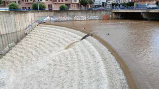 Imágenes del Riu Sec en Castelló en una jornada histórica de lluvia