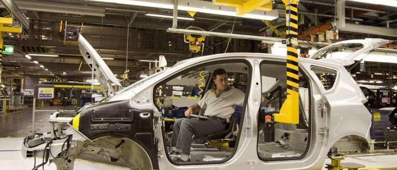 La planta de Opel-Figueruelas cuenta con una plantilla en activo de más de 5.200 trabajadores. // Efe