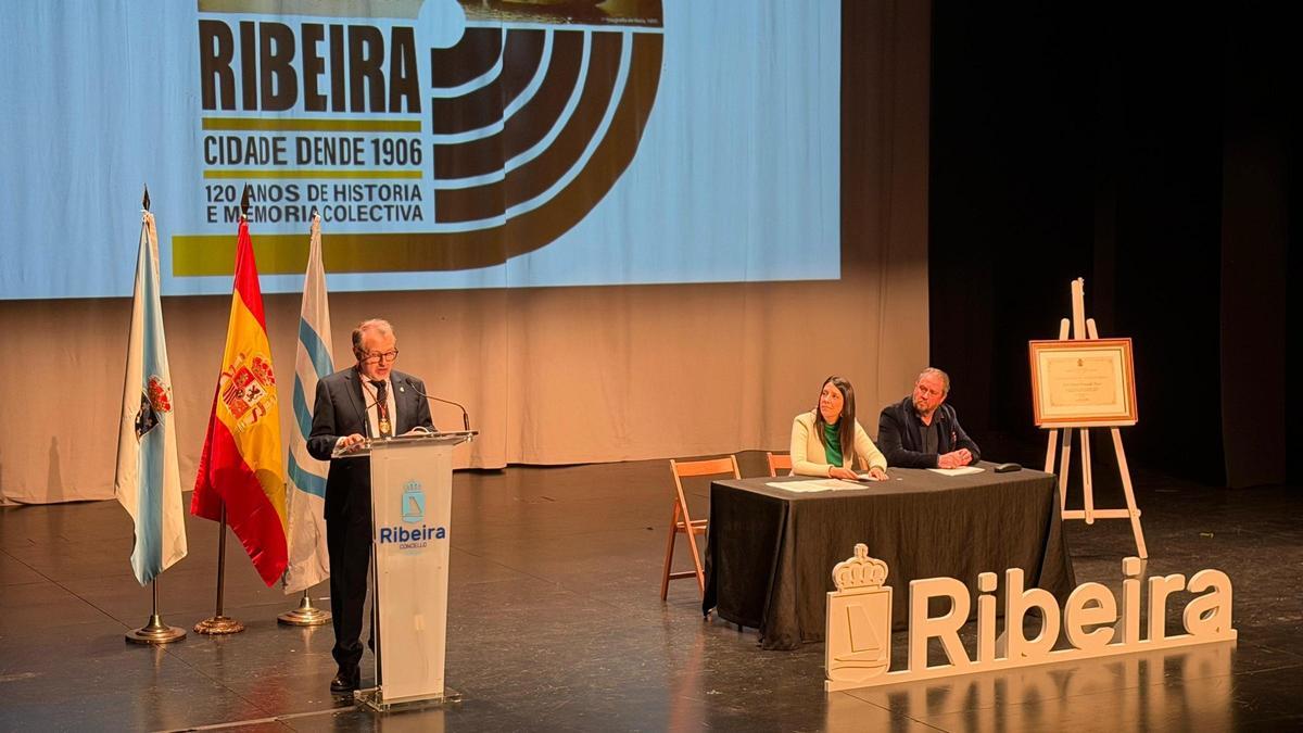 Intervención de José María Fernández, nomeado Cronista Oficial de Ribeira.