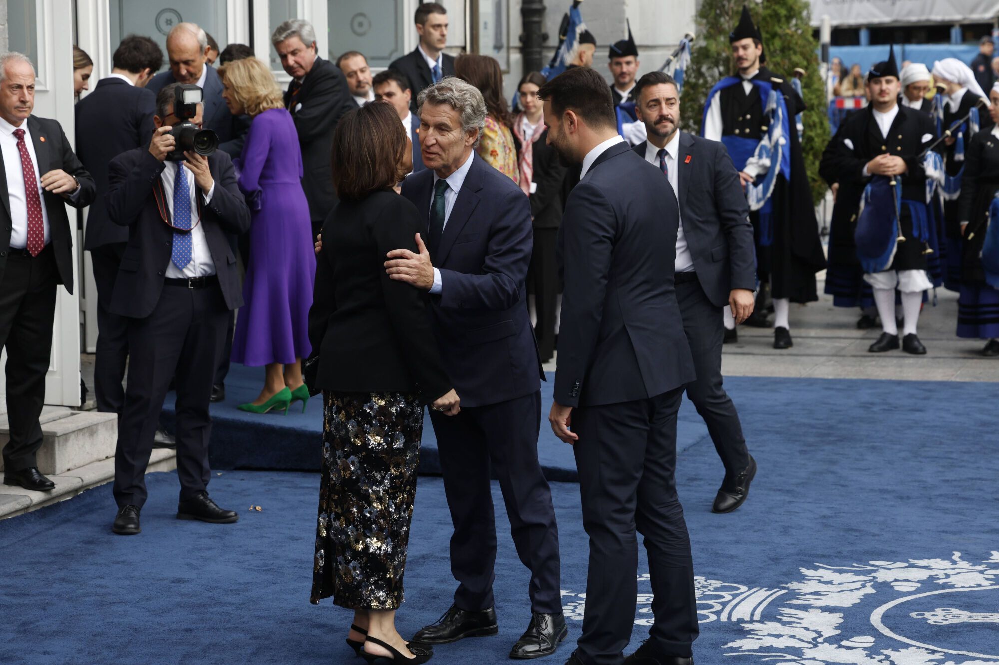  Así fue la llegada de los invitados a los premios "Princesa de Asturias" y su paso por la alfombra azul