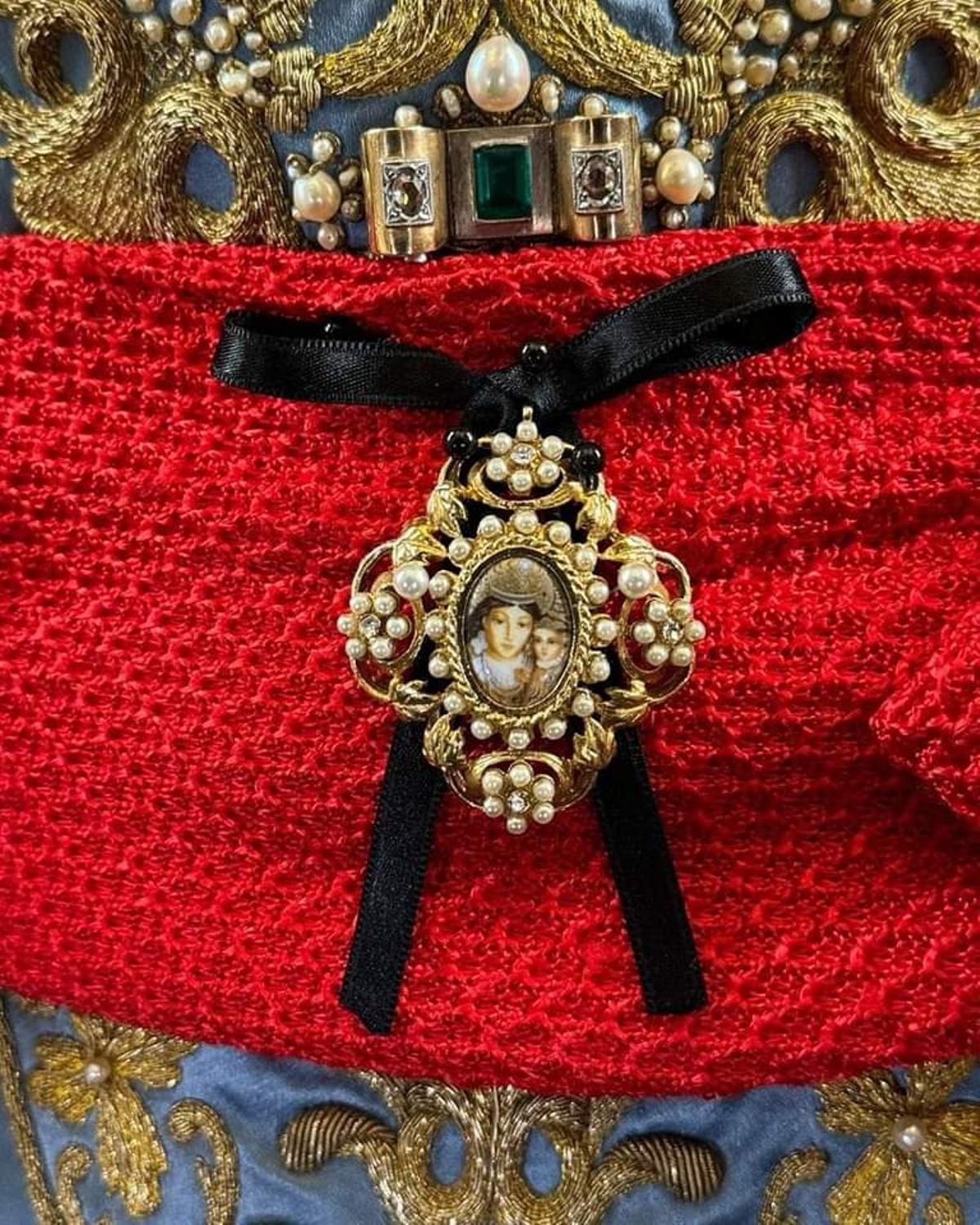 Medalla de la patrona de Valencia, Nuestra Señora de los Desamparados.