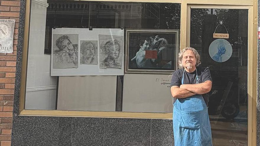 El pintor Jaime Tamarit abre su estudio en Avilés para conectar con la comunidad asturiana