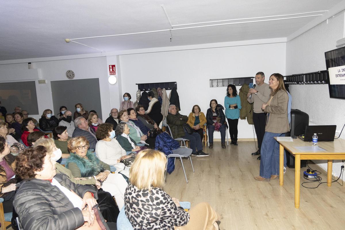 Durante la charla a los futuros usuarios de la nueva instalación