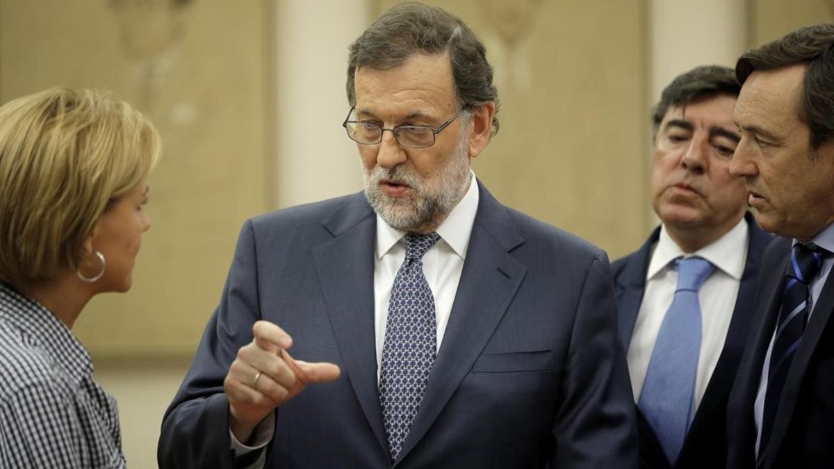 Rajoy en la reunión del grupo parlamentario del PP