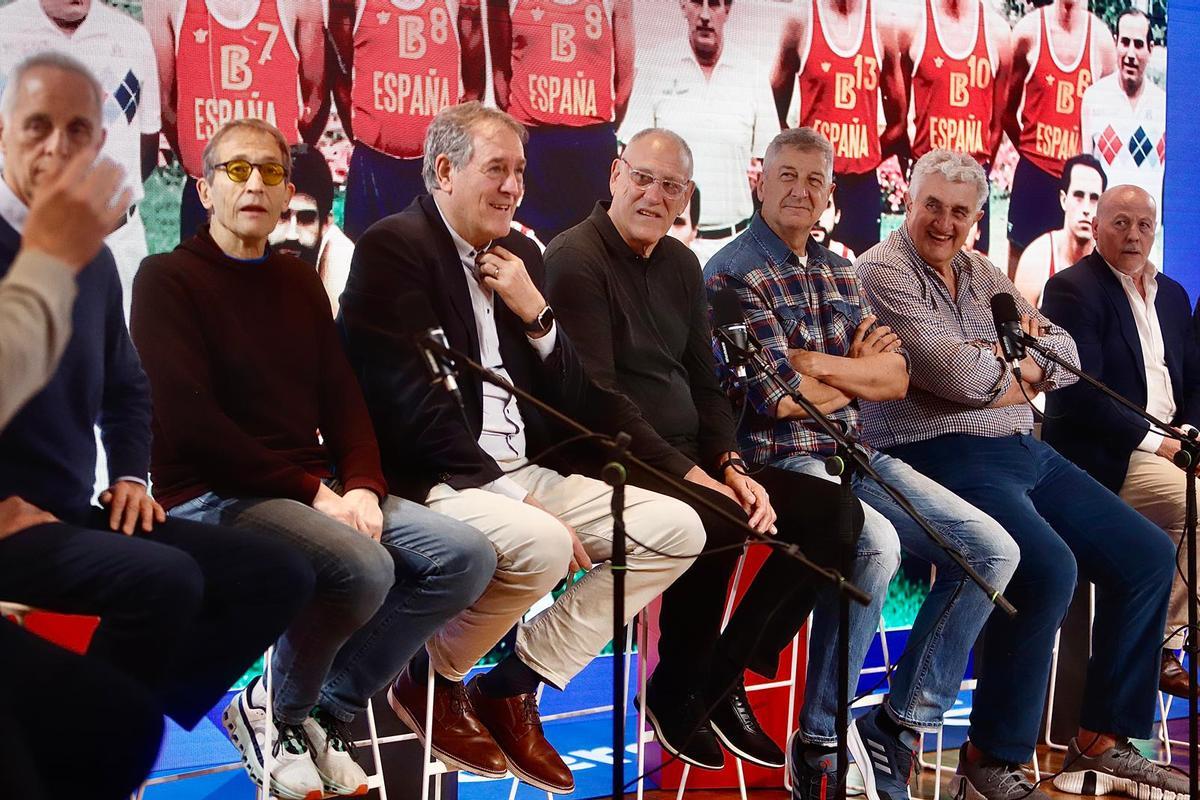 EN IMÁGENES | Los protagonistas de la histórica plata de baloncesto de Los Ángeles 84 rememoran la gesta en Zaragoza