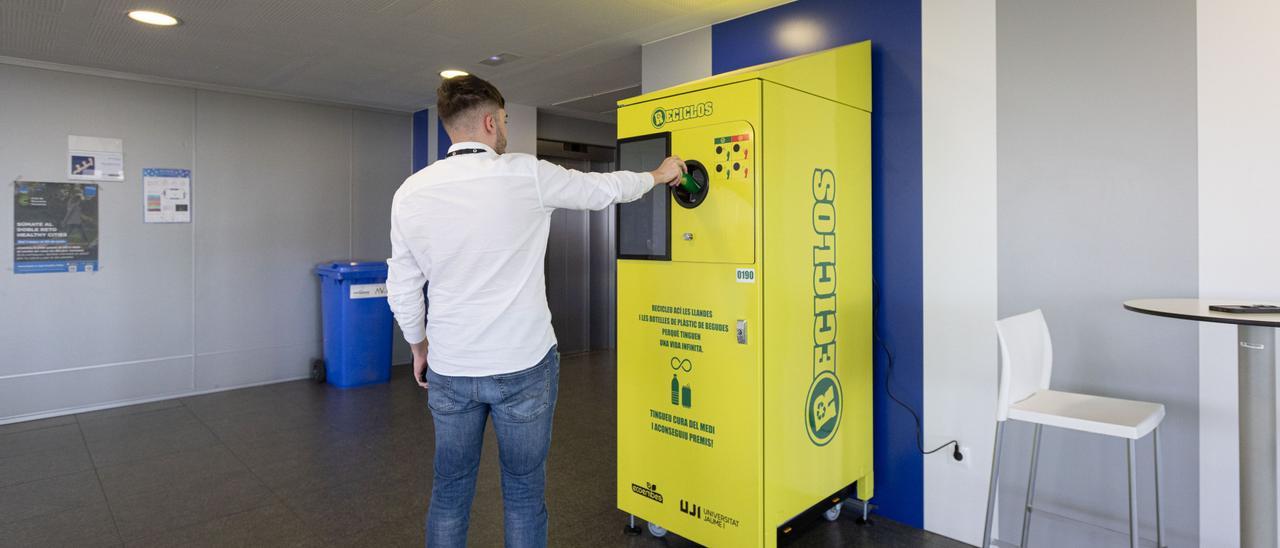 Máquina instalada en el campus