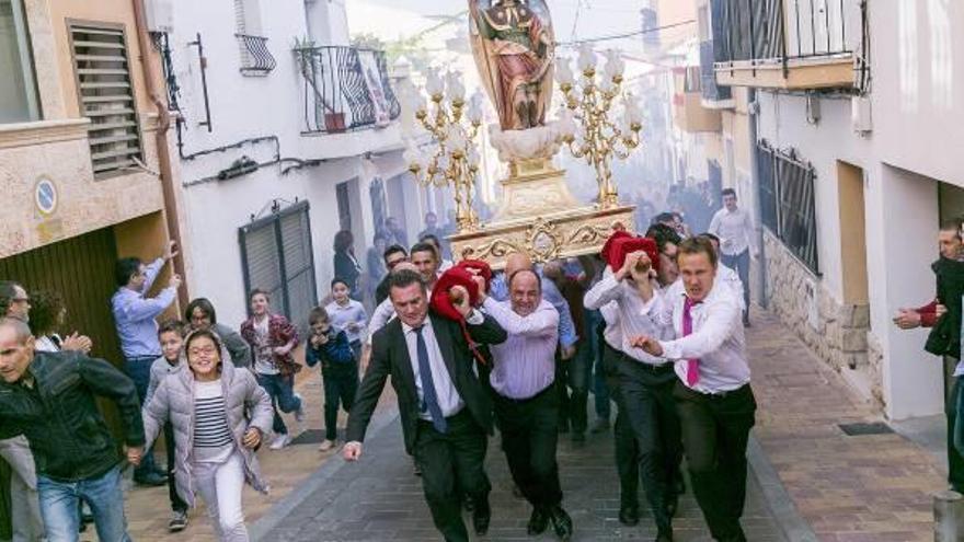 Subasta y carrera para el santo