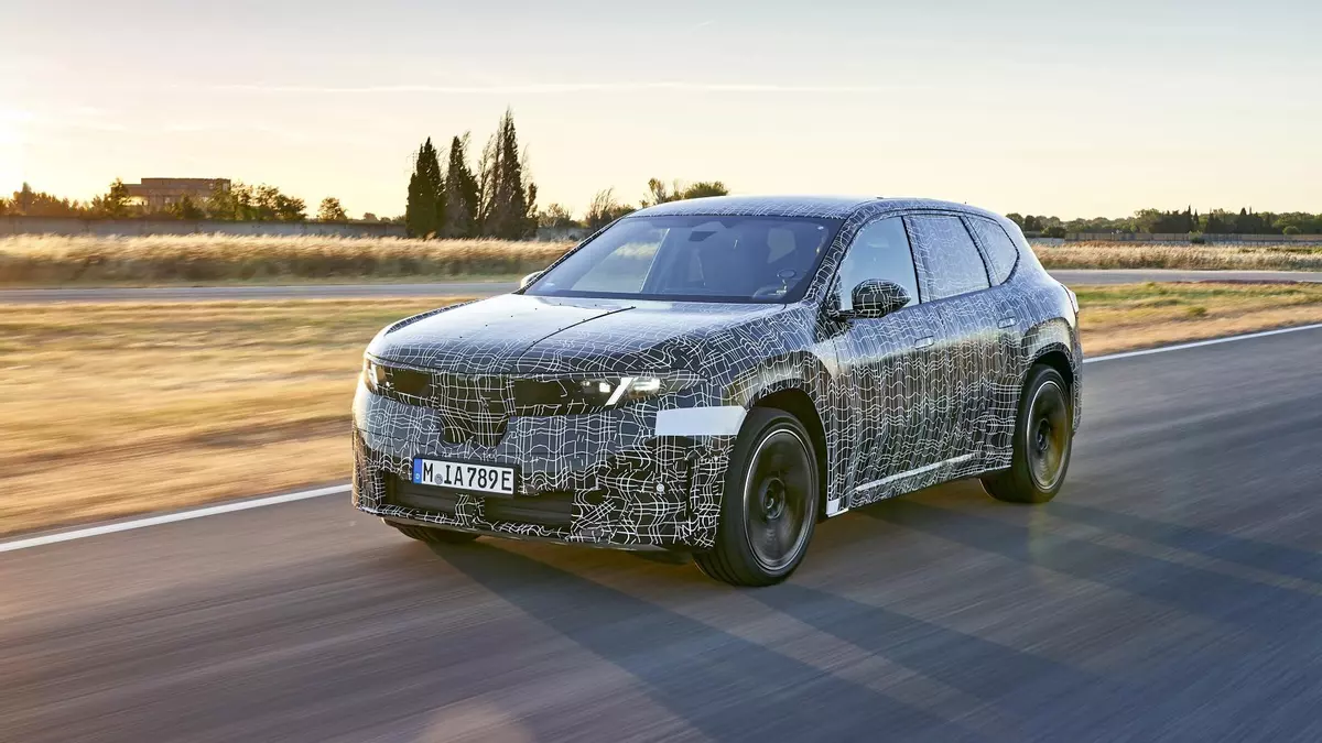El nuevo BMW iX3 rueda por primera vez