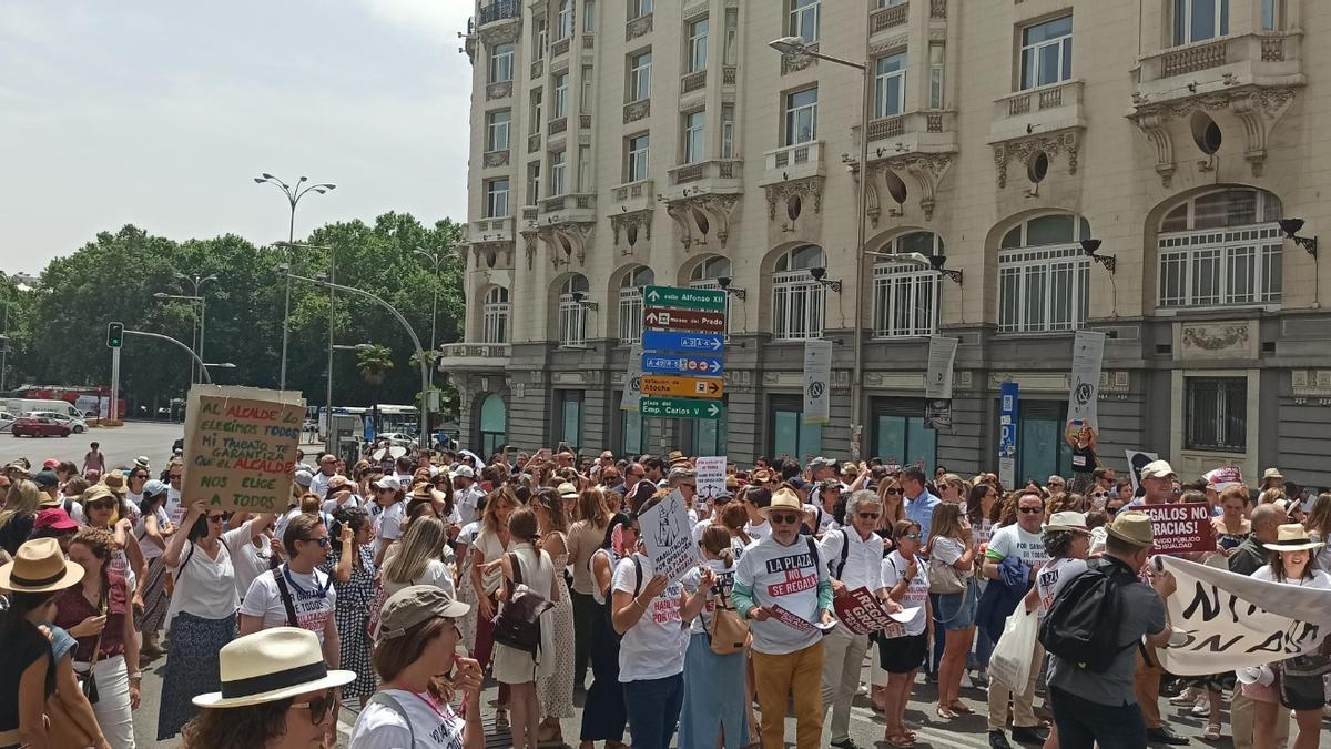 Los secretarios, interventores y tesoreros de los ayuntamiento se manifiestan en Madrid &quot;contra un atropello&quot; jurídico.