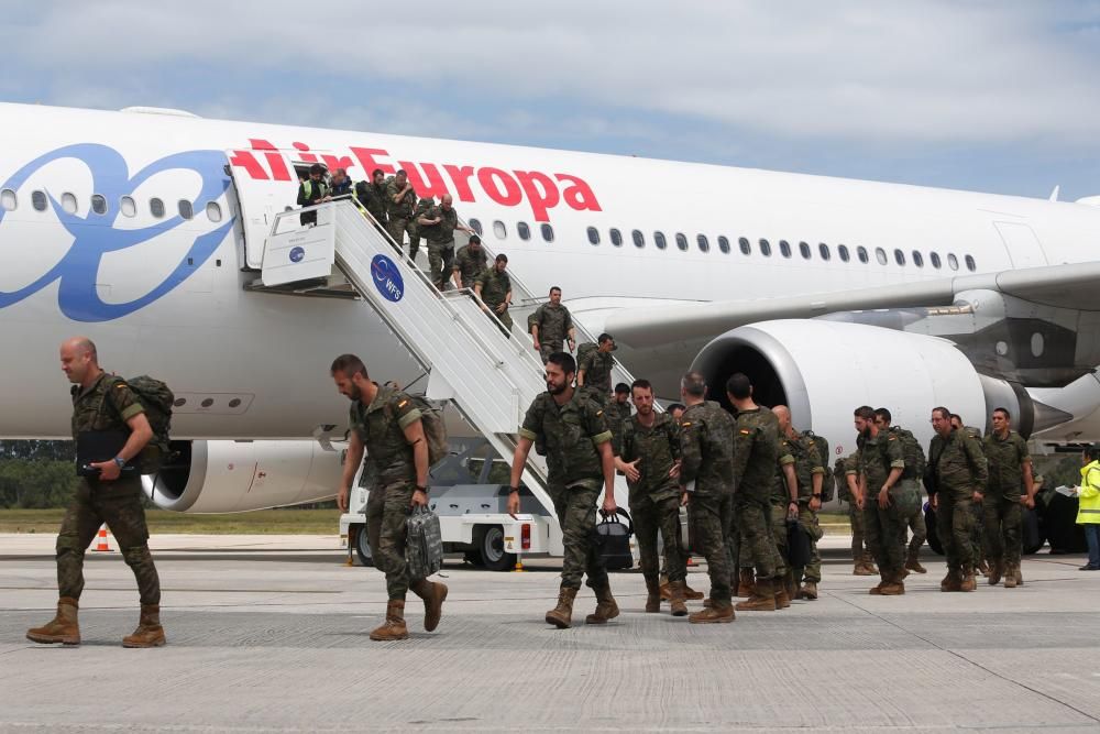 Llegada al aeropuerto de Asturias de los militares procedentes de Polonia