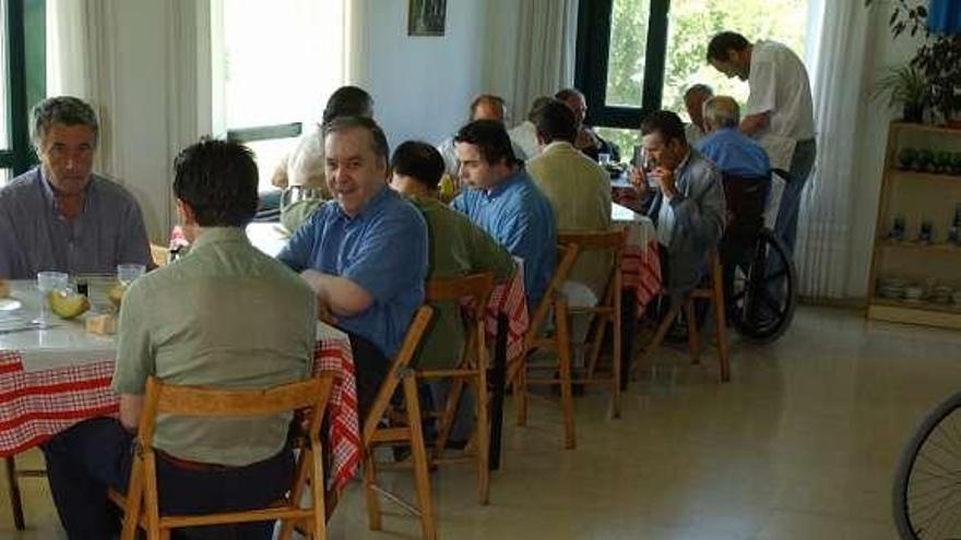 Servicio de comedor en el Hogar de Sor Eusebia. / j. r.