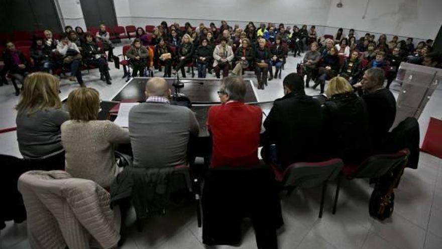 La asamblea de trabajadores se celebró en la sede de UGT.