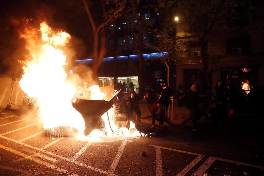 Graves incidentes en Cataluña por la detención del rapero Pablo Hasél