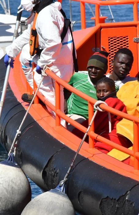 28/02/20 ARGUINEGUIN. MOGÁN. Llegada de migrantes al puerto de Arguineguin después de ser rescatados por un velero. Fotógrafa: YAIZA SOCORRO.  | 28/02/2020 | Fotógrafo: Yaiza Socorro