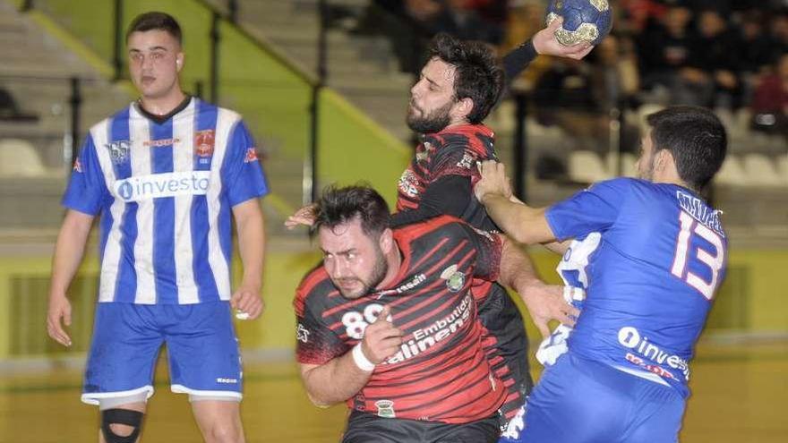 Imagen del último partido del Embutidos Lalinense en el Arena. // Bernabé