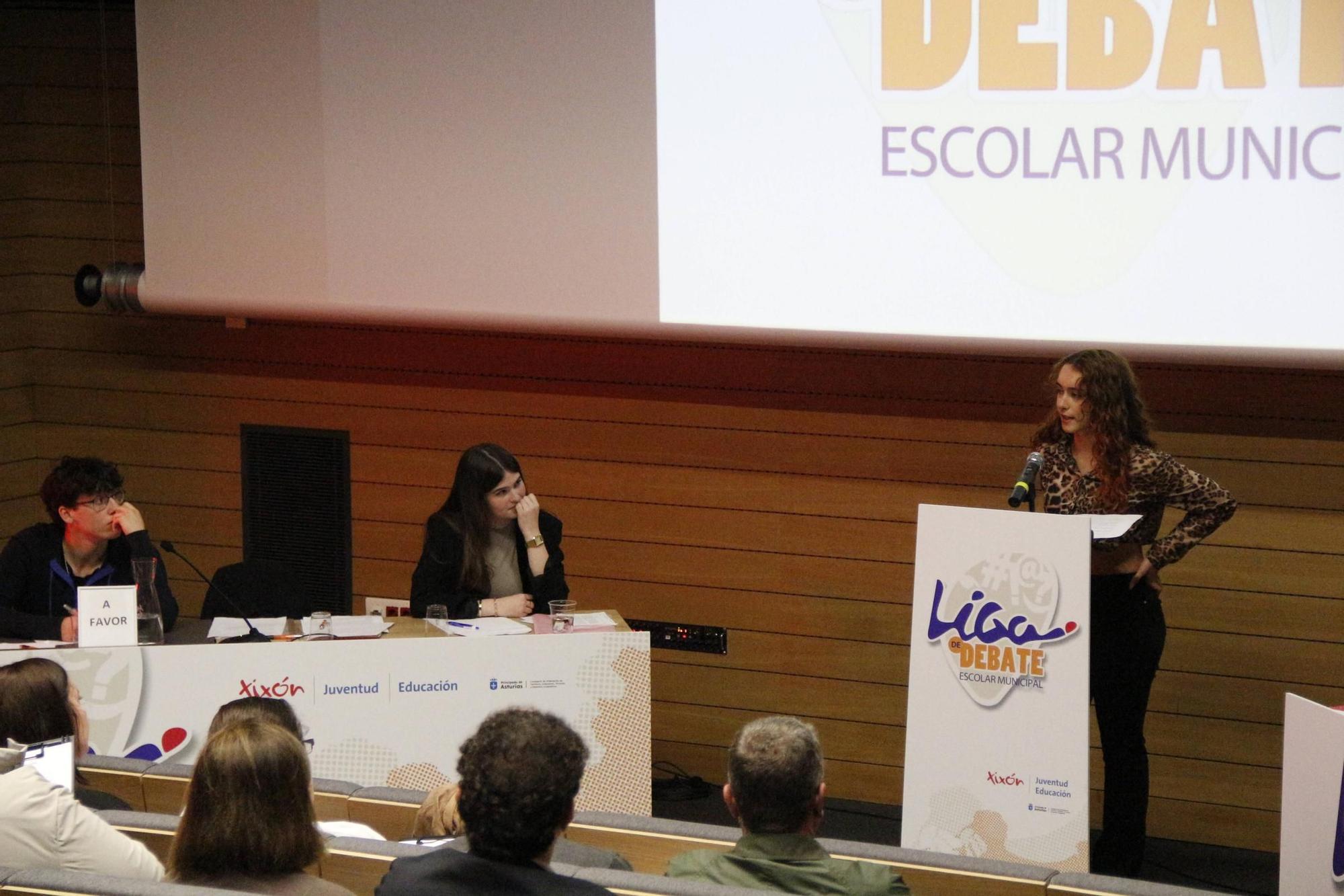 La semifinal de la Liga de Debate Escolar Municipal de Gijón, en imágenes