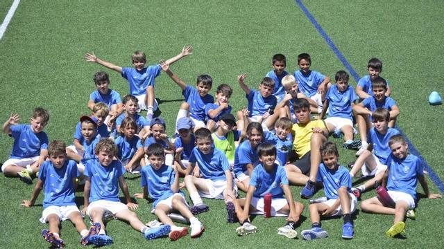 Sobre estas liñas, Campus Denis Suarez. Á dereita, Campus de Verán do CB Caselas.   | // D.P.