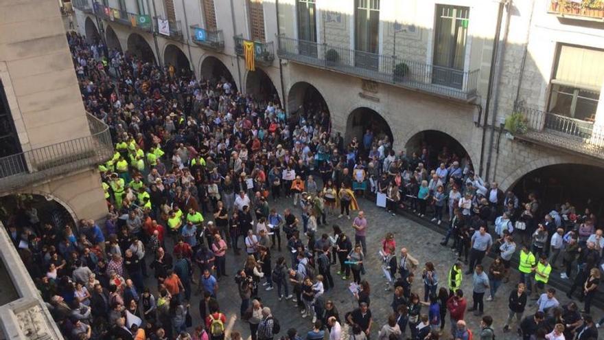 Concentració a l&#039;Ajuntament de Girona contra l&#039;empresonament de Sànchez i Cuixart