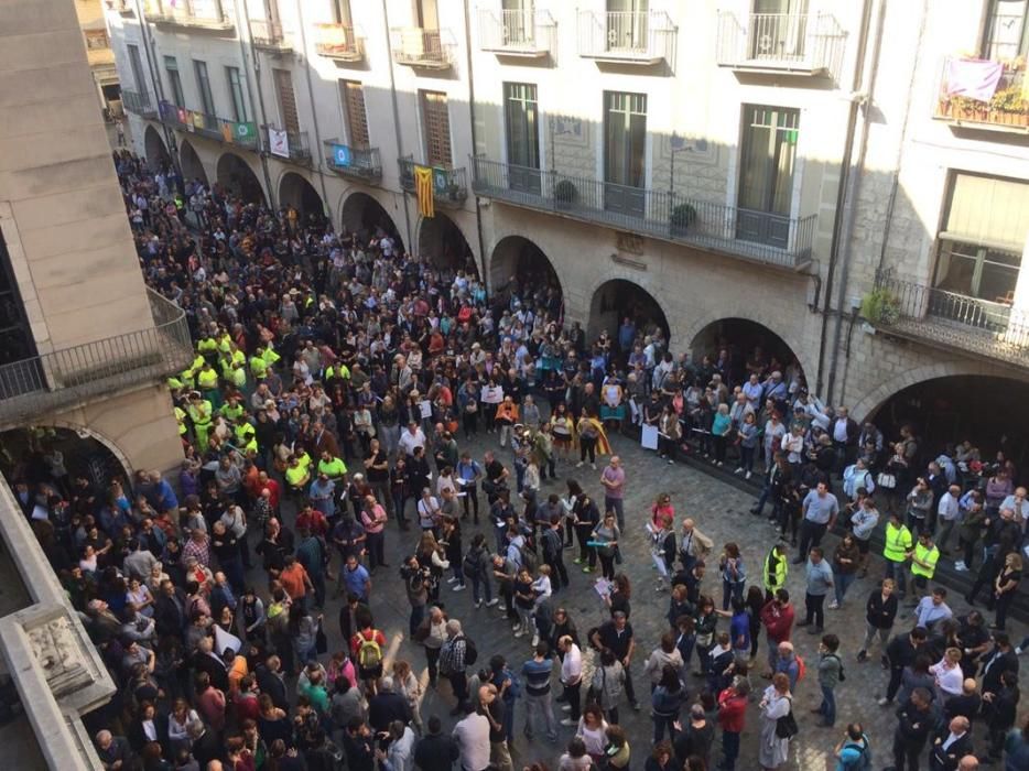 Concentració a l'Ajuntament de Girona contra l'empresonament de Sànchez i Cuixart