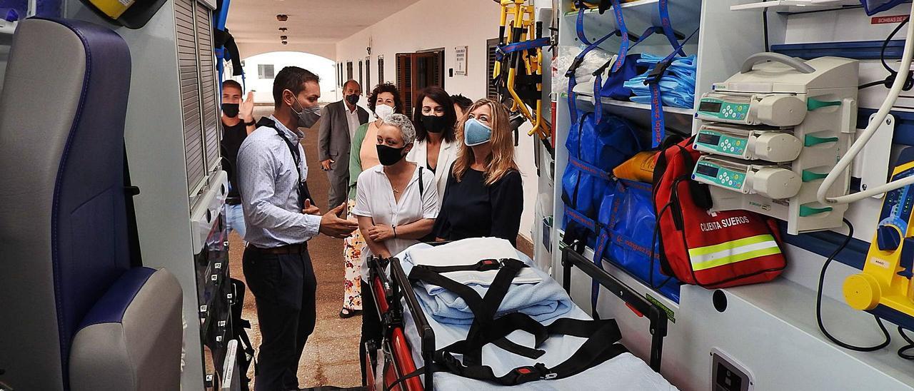 Presentación a principios de mayo de la base del 061 en Formentera, con la ambulancia de soporte vital avanzado. | C.C.