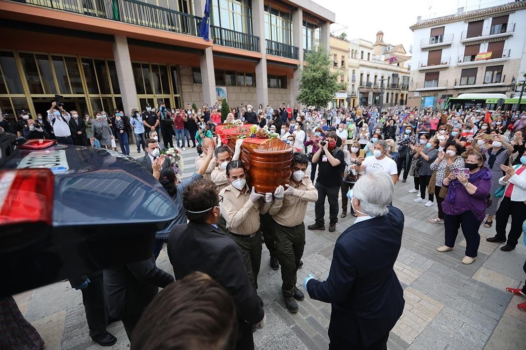 Adiós a Julio Anguita: Córdoba despide entre aplausos a su primer alcalde de la democracia