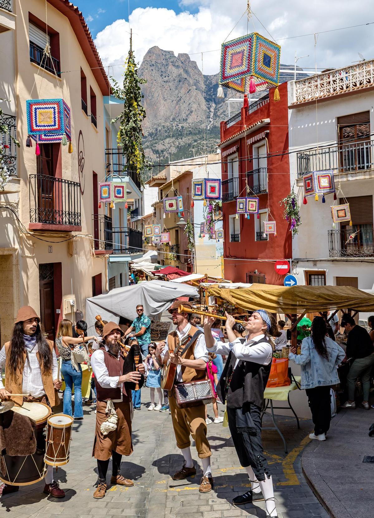 Las calles más emblemáticas de Finestrat se transformarán en un gran escenario al aire libre donde tradición, gastronomía y ocio.