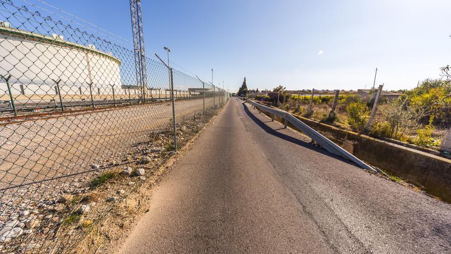 Almassora encargará un estudio para medir el ruido del polígono del Serrallo en la playa