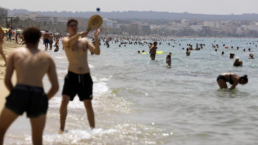 Mann badet nackt an der Playa de Palma auf Mallorca – so hoch fiel die Geldstrafe aus