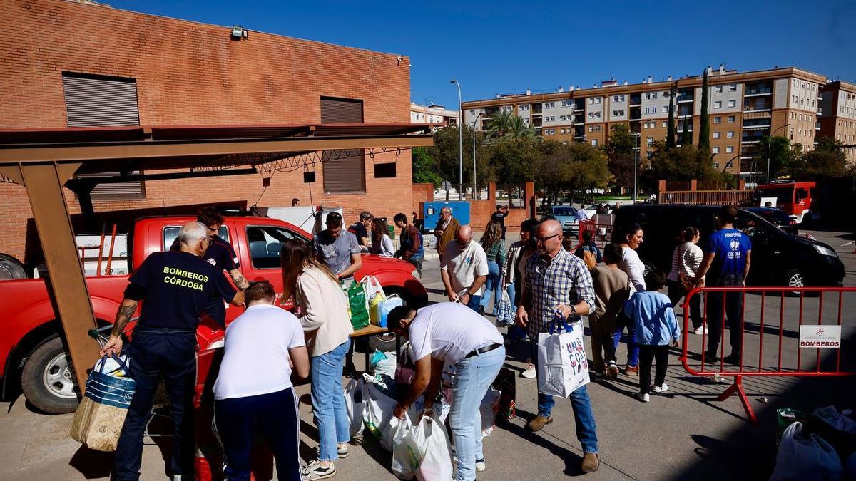 Colas para ayudar a los afectados por la DANA