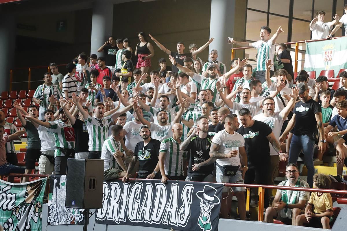 Play off de ascenso | La afición cordobesista en Vista Alegre, en imágenes