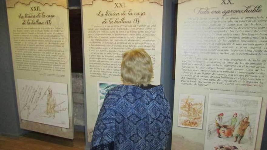 Exposición sobre el pasado ballenero de Llanes en la capilla de Santa Ana de la villa