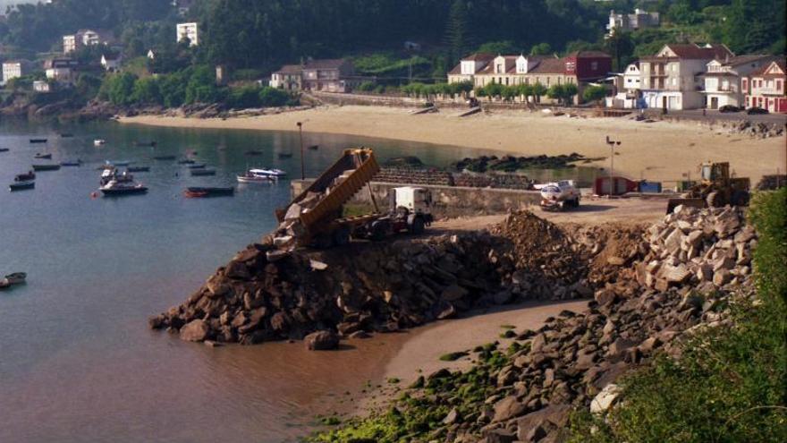 El inicio de las obras en 2001, con el estado que presentaba entonces la Praia de Beluso. |   // ANDUXÍA