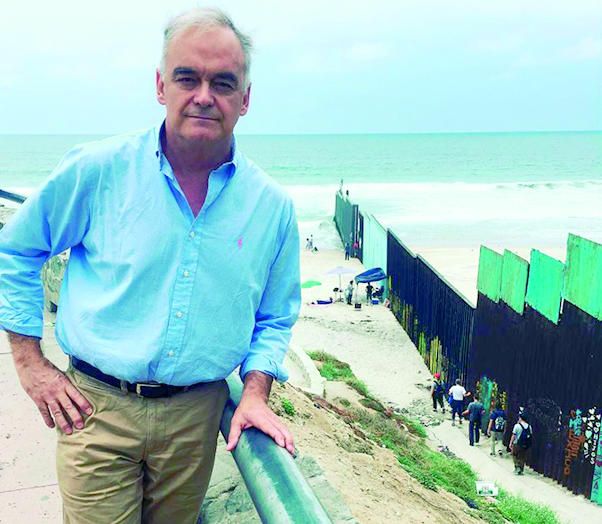González Pons en el muro de Trump en México