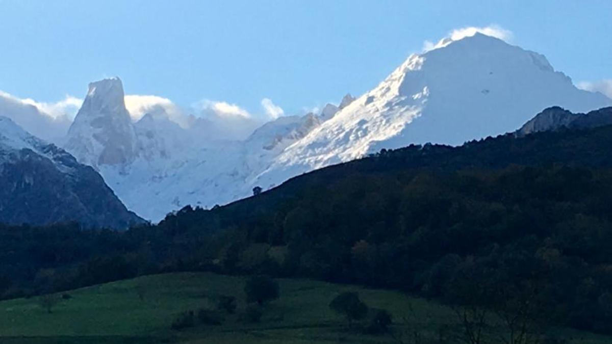 El Picu Urriellu, cubierto de nieve.