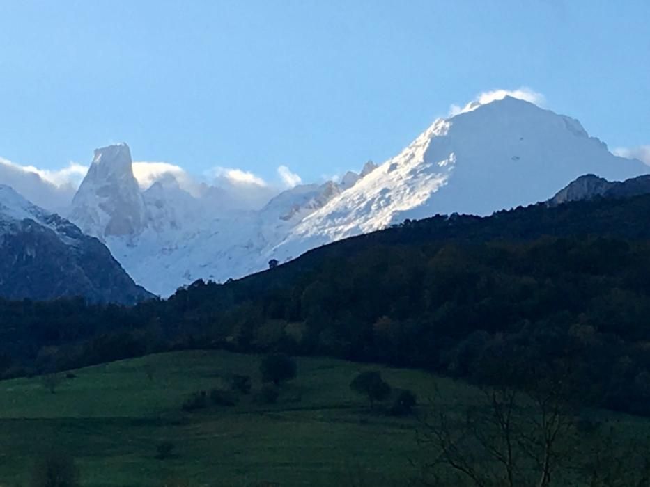 El Picu Urriellu, cubierto de nieve.