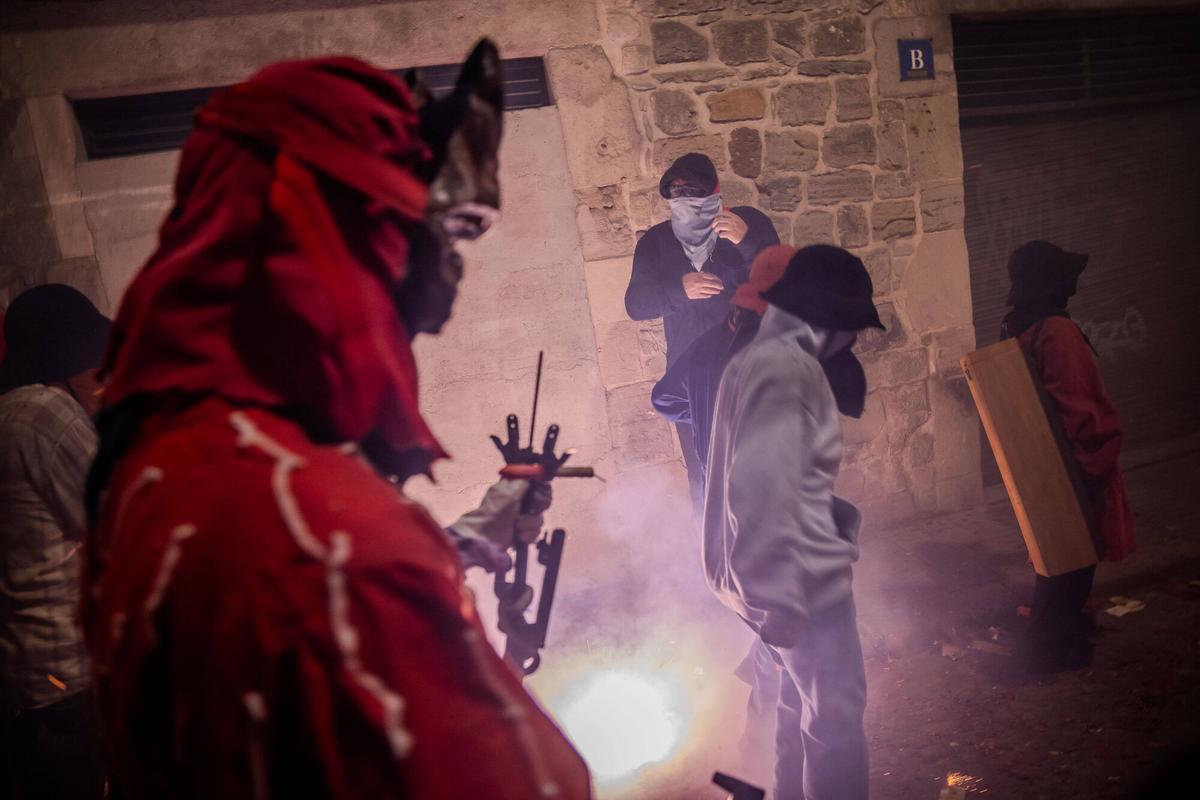 El Correfoc tanca amb un espectacle de foc i de gent la Festa Major de Manresa