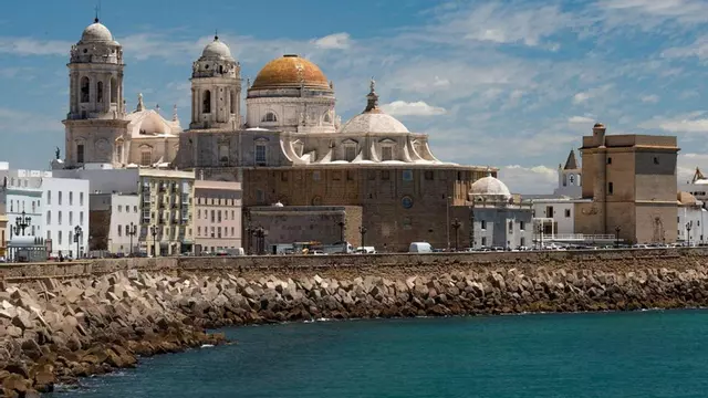 Catedral de Cádiz: el templo junto al mar