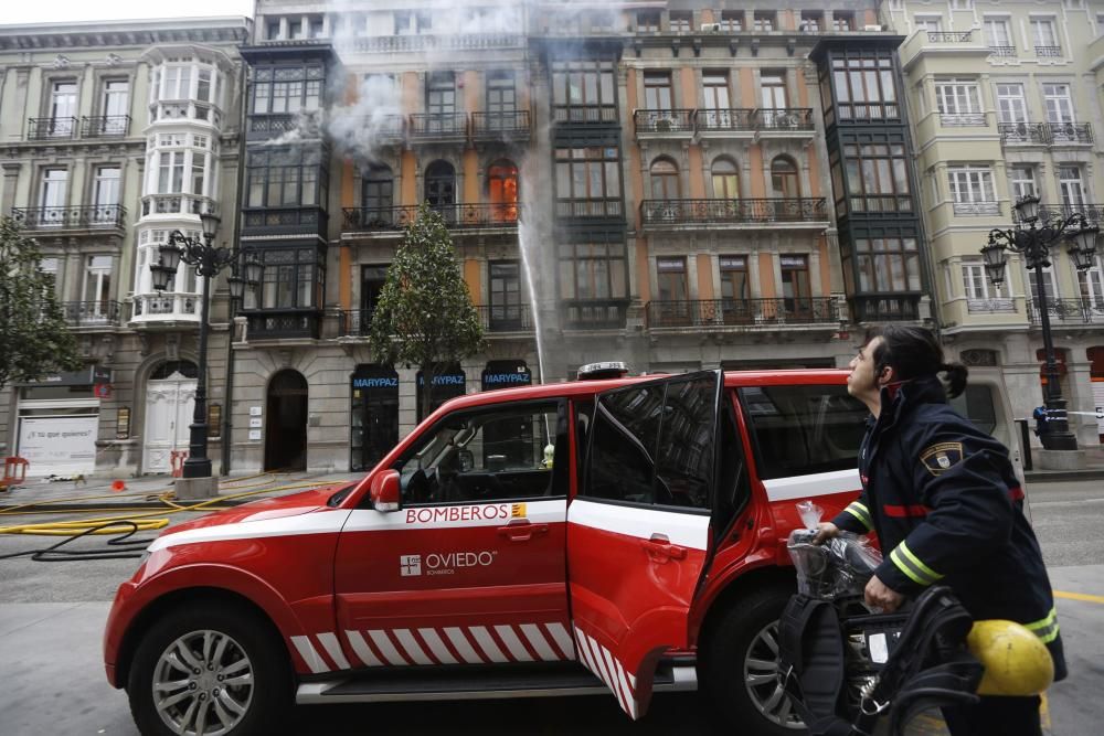 Incendio en la calle Uría de Oviedo