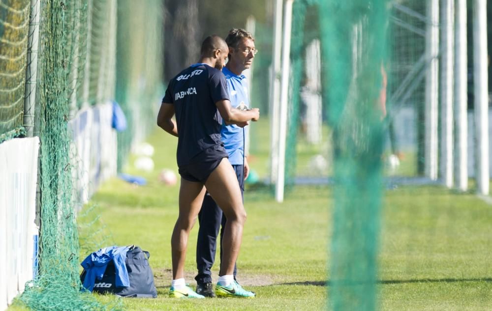 Carles Gil tuvo que abandonar antes de tiempo el entrenamiento. Sidnei y Joselu, también al margen.